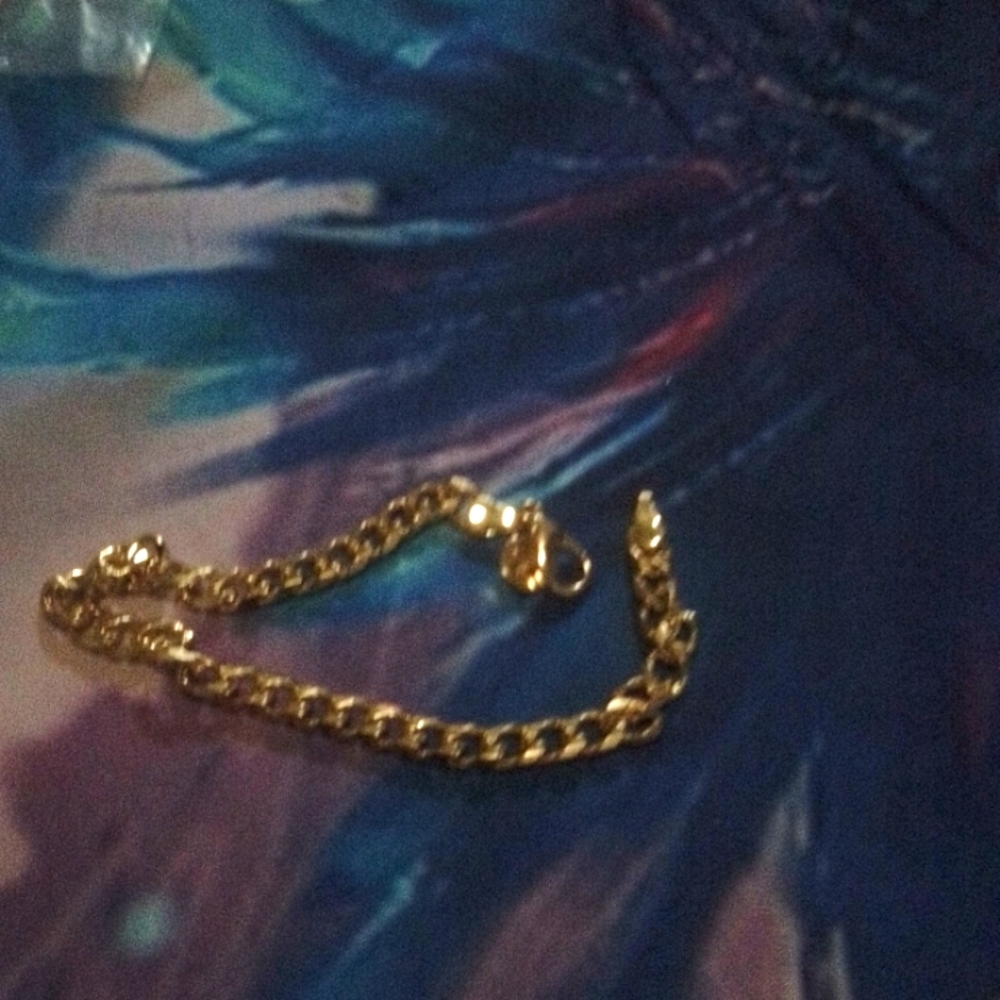 It's a bracelet goldfield 925